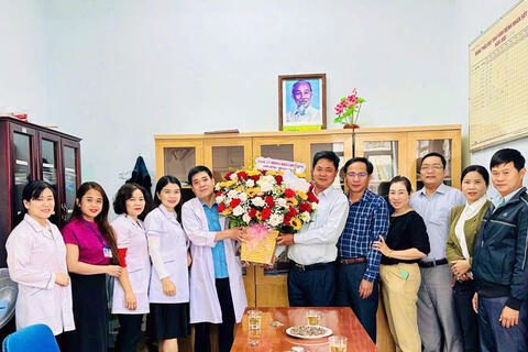 LÃNH ĐẠO PHƯỜNG THẮNG LỢI THĂM VÀ CHÚC MỪNG TRẠM Y TẾ PHƯỜNG NHÂN  KỶ NIỆM  70 NĂM NGÀY THÀY THUỐC VIỆT NAM (27/2/1955 – 27/2/2025)